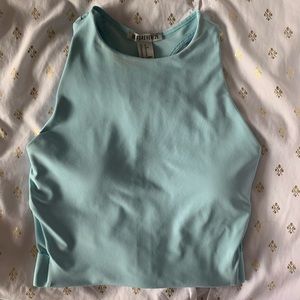 Sports crop top with pads